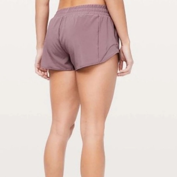 Last 1! Lululemon Pink Hotty Hot 2.5" Short, Sz 10 - Picture 7 of 8